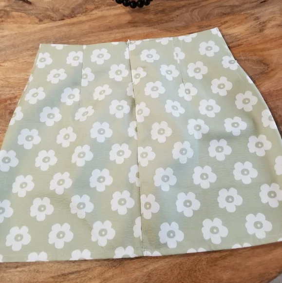 SHEIN skirt- NWOT- 6 - Picture 2 of 8